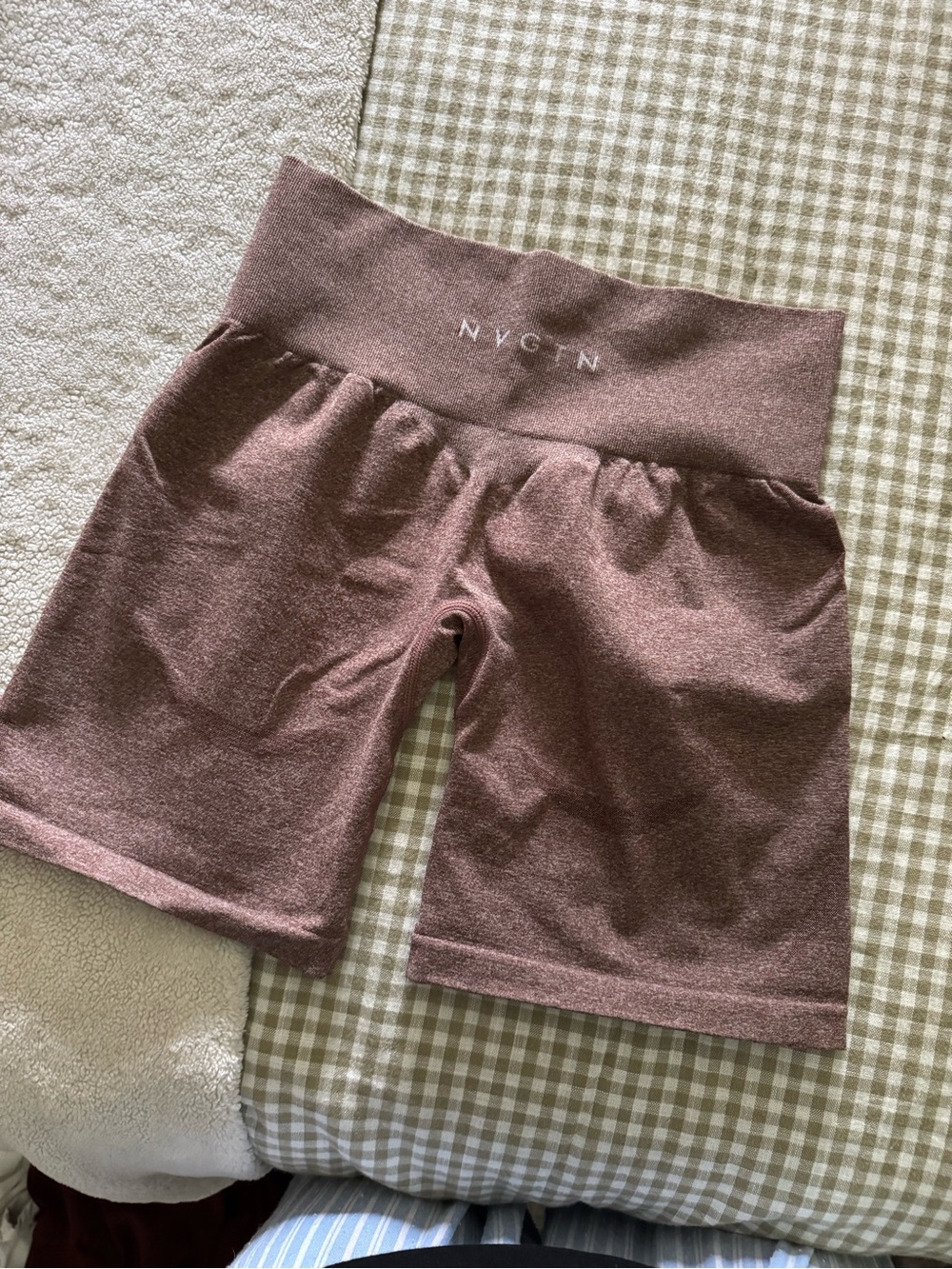 Cocoa Contour Seamless Shorts - Picture 2 of 3